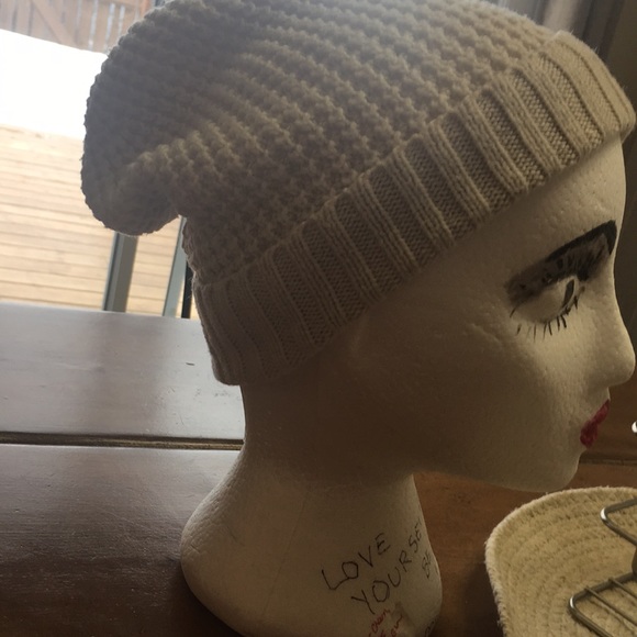 2 knitted cotton hats ( one cream/peachy pink) price is for both - Picture 6 of 16